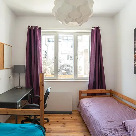 Quiet 2-bedroom With Own Private Garden Lejlighed